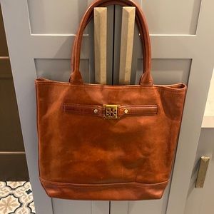 Beautiful brown/cognac classic Tory Burch Bag